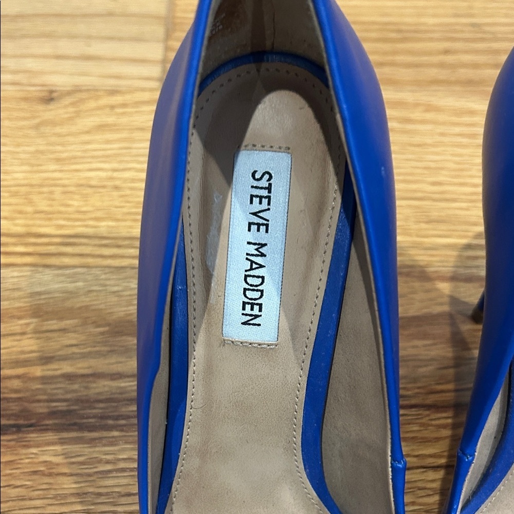 Steve Madden Vibrant Blue Pointed Heels - Picture 2 of 6